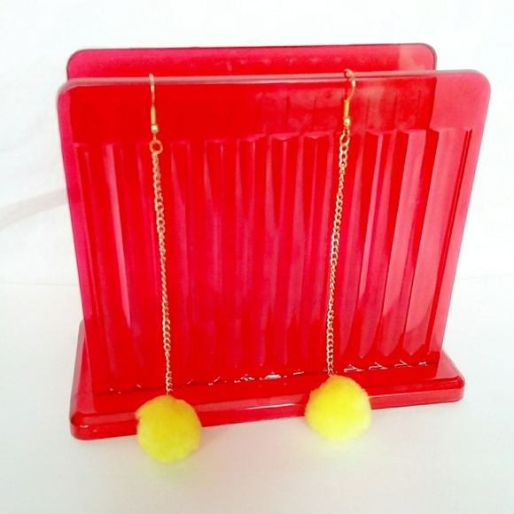 🎈3/$8 Silver or Gold Chain Pom pom Earing - Picture 1 of 6